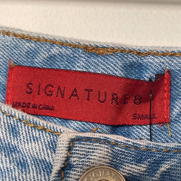 Signature 8 high waist denim shorts - Picture 3 of 4